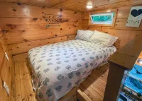 Discover Serenity at TinyFox Cabin: Your Perfect Getaway Surrounded by Nature