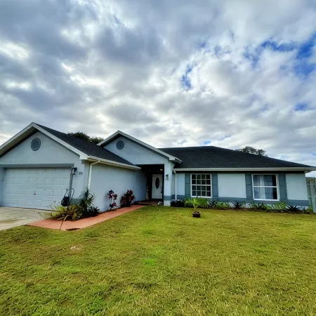Luxurious, Charming & Modern 4-bedroom 2-bathroom in brilliant Palm Bay