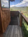 Great ski in/ ski out mountain cabin for families or friends - 4 ดาว