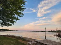 A true Hidden Gem waterfront lake home, w/breathtaking views - Wi-Fi