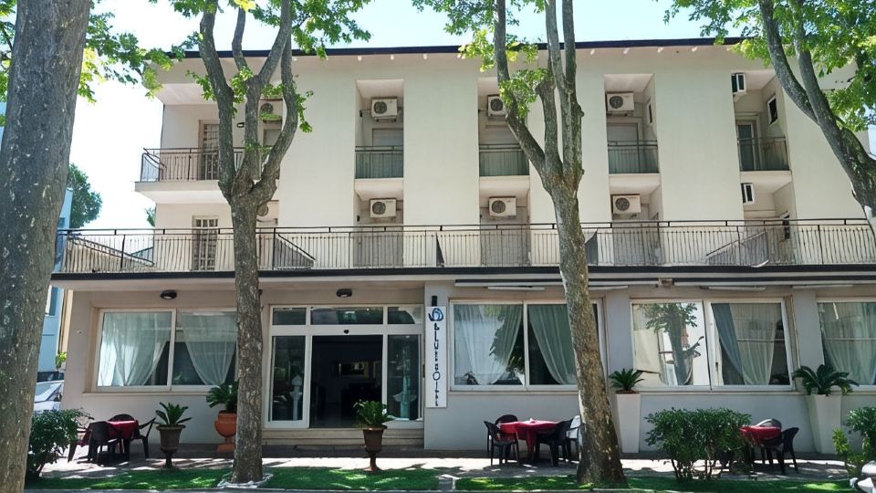 Blue Hotel