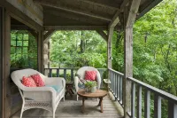 Luxury Log Cabin and 40 acres on Douglas Lake - Alphydda