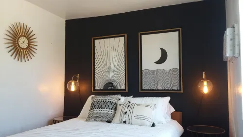 LAKEFRONT- Mid Century Bungalow - 3-Star