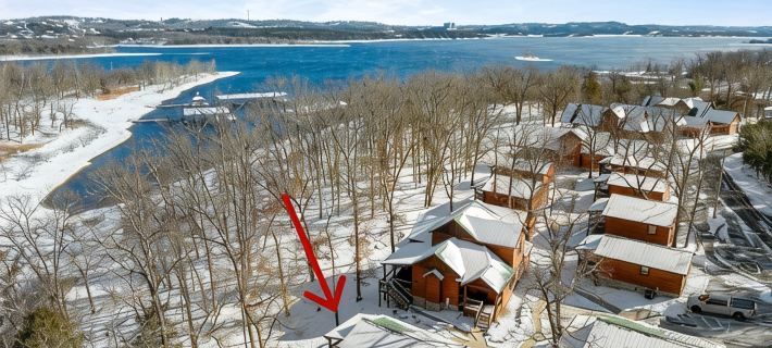 March Sale! Lakefront Cabin directly on Table Rock Lake: w/Pool+Hot Tubs Hotels in Stone County