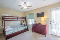 Beach Retreat I HotTub I FirePit I Near Cape May I 7 Beach Passes I 4 Bikes - balcony