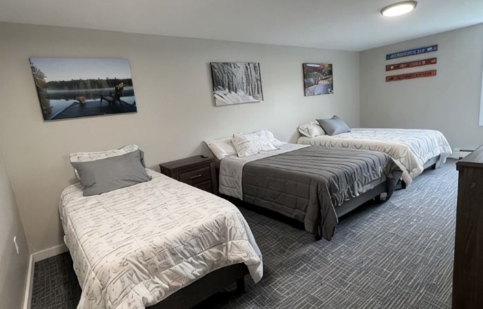 Back Lake Views! Sleeps 12, Flat Rate, Direct Atv & Private Snowmobile Access!