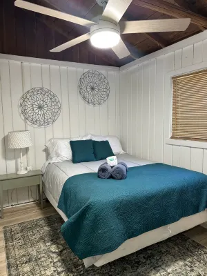 Li’l Yellow Cottage on the Sunrise Side - Wifi
