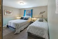 Perfect Alaskan Get away! Comfy, cozy, and remote…you will not regret it. - 4-Star
