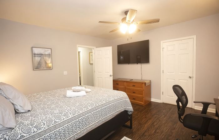 Spacious 3Br/2BA Home-Fast WiFi, Smart TVs,Free Netflix,Furnished Patio- Pets OK