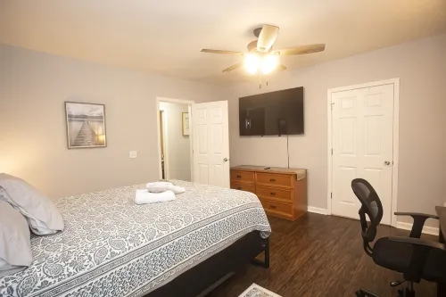 Spacious 3Br/2BA Home-Fast WiFi, Smart TVs,Free Netflix,Furnished Patio- Pets OK - Wifi