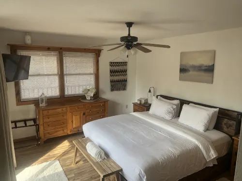 Treetops Cottage, wrap around deck, Wi-Fi, pet friendly, close to Lake Lure. - Homestays