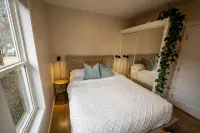 Jungalow Bungalow w/hot tub right across from WWU, close to downtown and shops! - Wifi