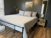 A great stay, close to Spire, GOTL, & Wineries....King Bed! - 3-Star