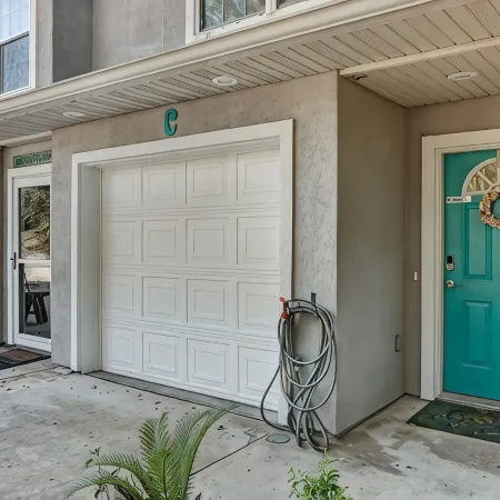 2 Bed/2.5 Bath Townhome In Gorgeous Timeless Amelia Island Steps from the Beach