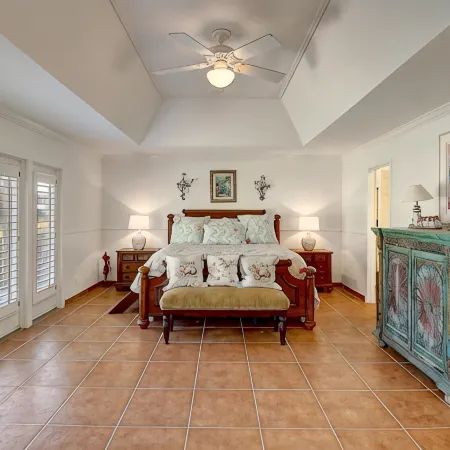 3 Bedroom Waterfront home with Pool and boat dock