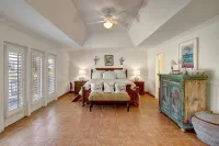 3 Bedroom Waterfront home with Pool and boat dock - 4-Star