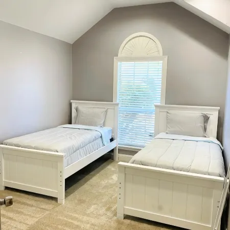 Luxurious home /Pool/GameR/BBQ/kingbed/legacyW/Frisco