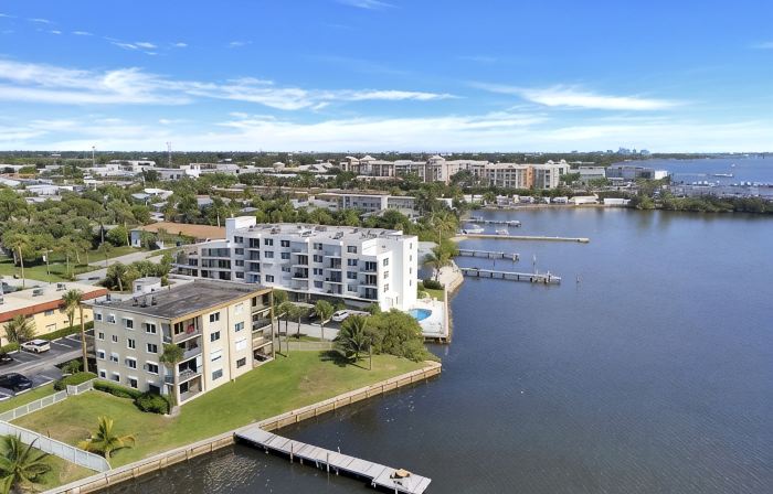 Wow! Waterfront condo & Boat dock@Palm Beach
