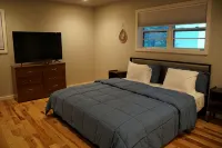 New listing!  3-bedroom, 2-bath house less than 1 mile to OU Football stadium - con encanto