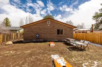 Luxury Home at Mount Elden's Foothills, Steps from Route 66 and Flagstaff Mall - Bungalows
