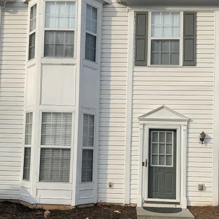 Cheerful town home with private patio, close to downtown Alpharetta.