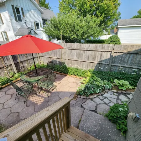 Great 3-bedroom House close to town and beaches, in Manistee , deck, WiFi and AC