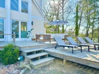 Family Friendly Waterfront Home - Private Dock, Kayaks, Fire Pit, Grill, Deck - Wifi