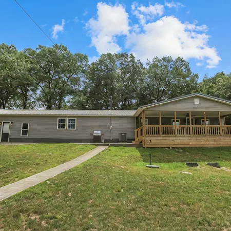 Country Escape in Hocking Hills- Great location!