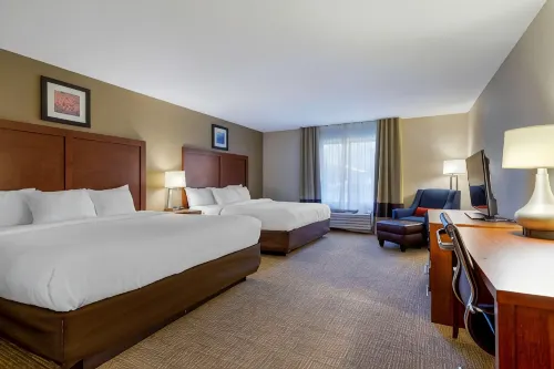 Comfort Inn & Suites Cambridge - parkir