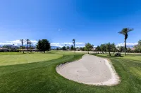 Two King 👑 Suites,🌴Cozy Palm Desert Home Getaway ❤ 2 Great for Extended Stays! - مسبح خاص