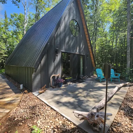The Acorn of Little Sand BaySecluded, Wooded, and Dog Friendly!
