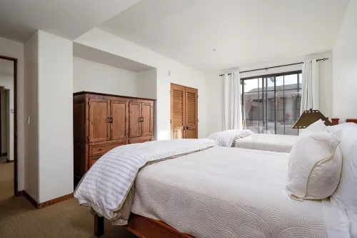 Overlooks Golf Course a 2-bedroom condo in gated community, Carefree - WiFi