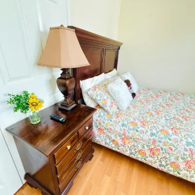 Private Room | Private Bath | Home with Cats - Villas
