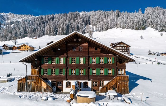 Chalet Rösi | Holiday Apartment with Hot Tub in the Mountains