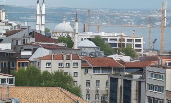 Galata Waterfall Apartment