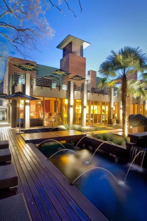 Fusion Boutique Hotel Отели рядом с достопримечательностью «Peter Mokaba Stadium»