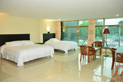 Hotel F Sur Inn Các khách sạn gần Dayana Boutique