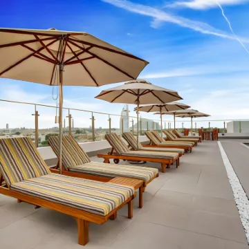 Lemon Tree Hotel, Jumeirah Dubai Отели рядом с достопримечательностью «Офис компании Nestlé в ОАЭ»