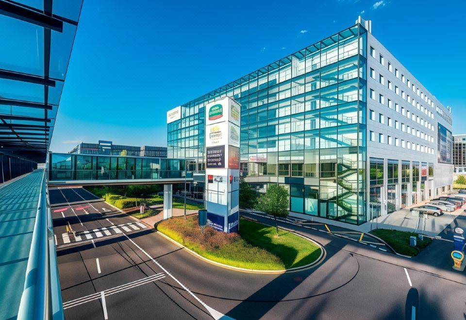 1. 코트야드 바이 ..