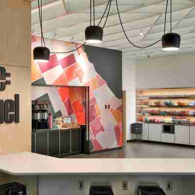 Aloft North Kansas City Dining/Meeting Rooms