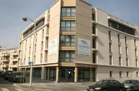 Nemea Appart Hotel So Cloud Lyon Gare Part-Dieu Hotel dekat Auditorium & National Orchestra of Lyon