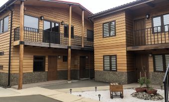 Magellanicus Rustic Suites