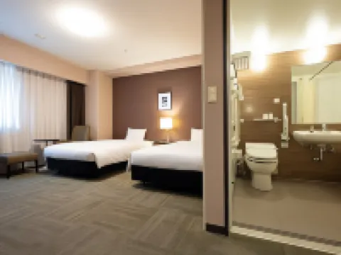 โรงแรมมยิ้มพรีเมียม Kanazawa Higashiguchi Ekimae โรงแรมในยูระ