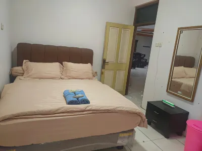 Homestay KenzieFaiz Hotels in Harjamukti