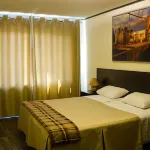 Discovery Hotels near monument to fishermen