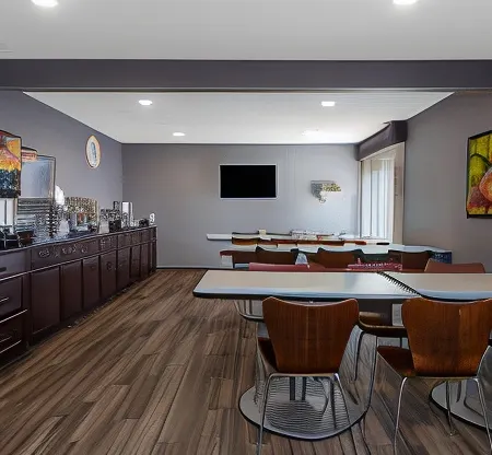 Super 8 by Wyndham South Holland
