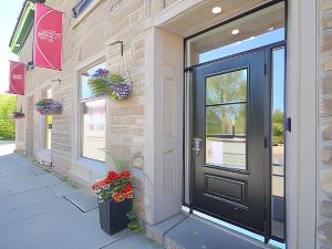 Kemptville Suites