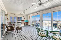 Snyders Shoreline Inn Hotels in Ludington