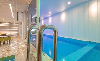 Namhae Boolgeun Noeul Pool Villa