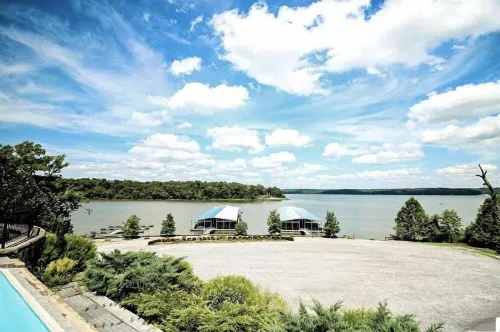Beautiful New Home at Kentucky Lake with Community Pool! Close to Murray State! - 泳池